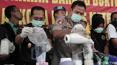 Polres Jakut Blender Barang Bukti Sabu