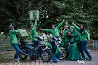 Sweet Foto Prewedding Pasangan Ini Bertema Layanan Antar Makanan Ojol