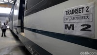 Salah satu trainset yang sudah dilakukan proses pengecatan.