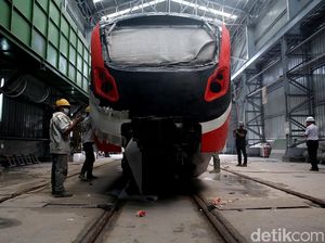 PT INKA Pamer Kereta Api Canggih Pakai Baterai
