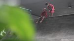 Serunya Anak-anak Main Perosotan di Skatepark Slipi
