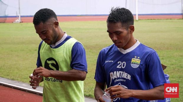 Ardi dan Frets sama-sama berasal dari Ternate.