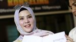 Resmi Cerai, Angel Lelga Setia Temani Fiki Alman di Polres