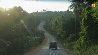 Pada tahun 2019, akan dilaksanakan penanganan jalan nasional dengan anggaran sebesar Rp 110,65 miliar yang terbagi menjadi pelaksanaan preservasi rekonstruksi jalan nasional Pulau Larat dan Pulau Selaru sepanjang 10 Km, preservasi rekonstruksi jalan nasional Pulau Yamdena sepanjang 8,80 Km, pelaksanaan rekonstruksi jalan nasional di Pulau Larat – Lamdesar Timur sepanjang 10 Km.Foto: Pool/Dok. Kementerian PUPR