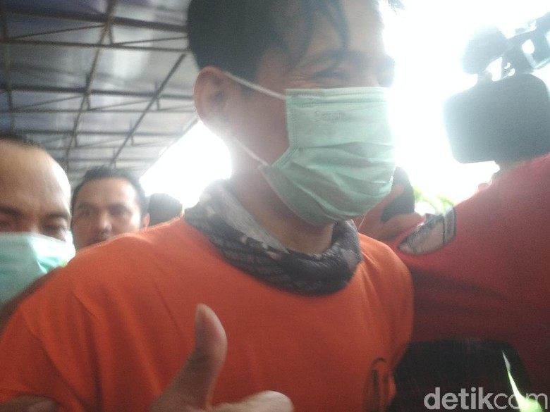 Foto: Aris eks Idol (Hanif/detikHOT) Foto: Aris eks Idol (Hanif/detikHOT)