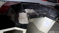 Penampakan panel atau meja pengendali LRT.