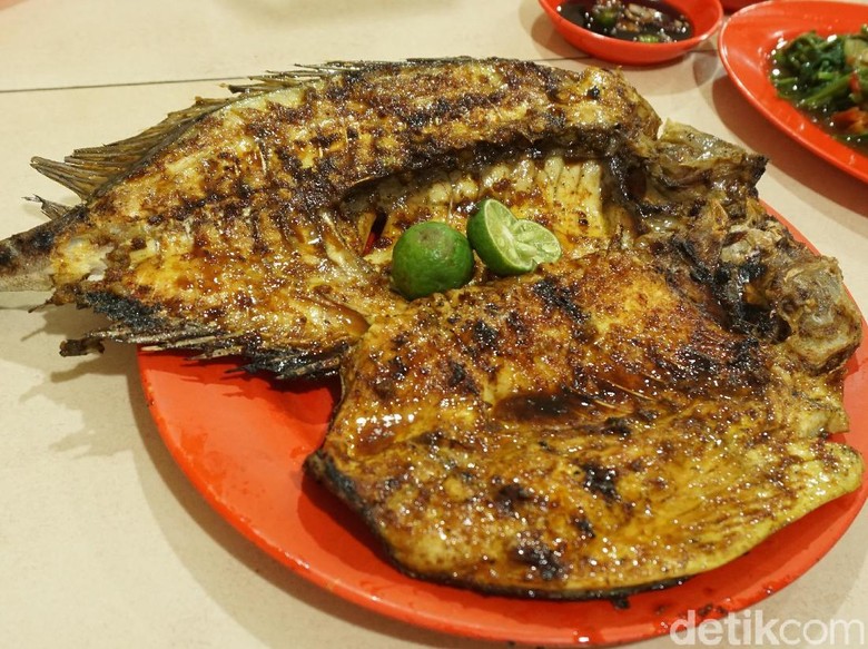 Seafood 212 Wiro Sableng : Mantapnya Baronang Bakar di Warung Favorit Keluarga Jokowi Seafood 212 Wiro Sableng : Mantapnya Baronang Bakar di Warung Favorit Keluarga Jokowi