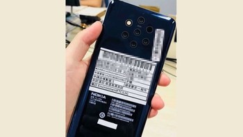 Kabarnya, ini adalah prototipe Nokia 9 Pureview. Ponsel ini diduga kuat bakal segera diluncurkan oleh pemegang lisensi merek Nokia, yakni HMD Global. Mungkin menjelang atau pada saat acara Mobile World Congress 2019 di Barcelona pada akhir bulan ini. Foto: istimewa