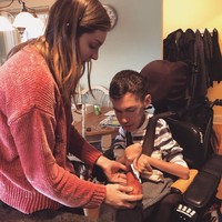 Pria 26 tahun itu bertemu dengan gadis cantik bernama Hannah secara online. Merasa terhubung, mereka pun berpacaran selama tiga tahun terakhir. Foto: Instagram @shaneburcaw