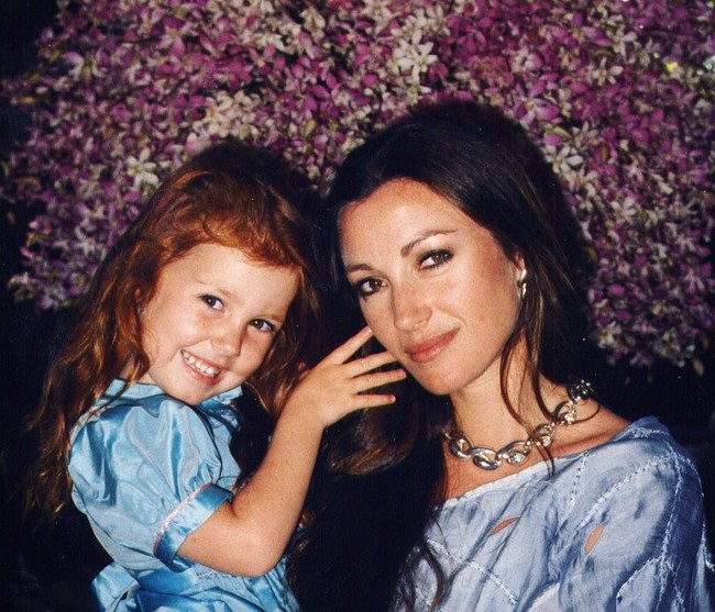 Aku seperti menua secara halus. Itu semua karena kulit yang bagus, itu adalah kunci dari semuanya. Aku adalah seniman jadi aku bisa melukiskan apa yang aku tidak suka dengan concealer atau contouring, ungkapnya. Foto: Instagram @janeseymour