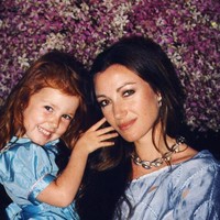 Aku seperti menua secara halus. Itu semua karena kulit yang bagus, itu adalah kunci dari semuanya. Aku adalah seniman jadi aku bisa melukiskan apa yang aku tidak suka dengan concealer atau contouring, ungkapnya. Foto: Instagram @janeseymour