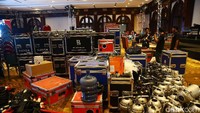 Saat ini sejumlah persiapan telah dilakukan untuk kelancaran debat perdana tersebut.