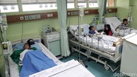 Denda (9), Raga (8), dan Muhamad Ramadan (8) mengalami luka bakar usai terperosok ke dalam tanah di lahan kosong di Desa Segara Makmur, Tarumajaya, Kabupaten Bekasi, Jawa Barat.