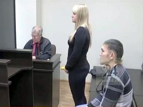 Shakur melamar perempuan yang telah menusuknya 13 kali.