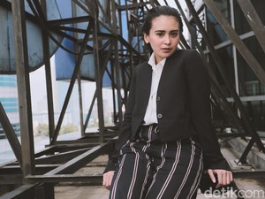 Dalami Peran di Perburuan, Ayushita Temani Adipati Dolken Main PUBG
