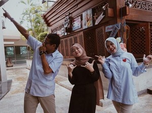 Makan Siang Bareng Sandiaga Uno, Nissa Sabyan Girang Banget