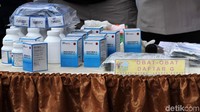 Sebelumnya polisi juga mengamankan barang bukti 355,56 gram sabu dan 7.910 butir psikotropika golongan IV di gudang narkotika di sekolah.