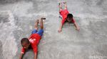 Serunya Anak-anak Main Perosotan di Skatepark Slipi