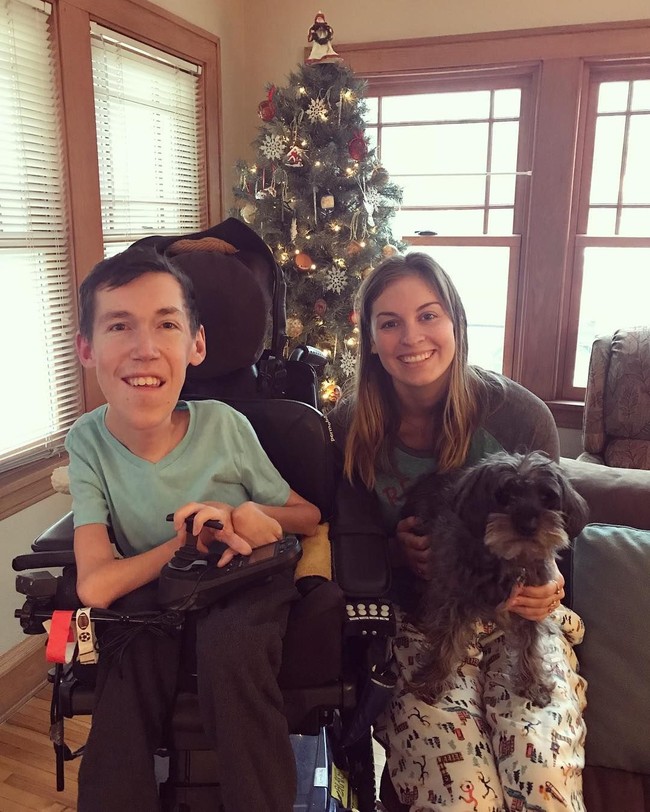 Dalam kisah ini, sosok Hannah juga mendapat banyak pandangan buruk. Dia disebut hanya ingin mencari popularitas dan mengencani Shane karena harta saja. Foto: Instagram @shaneburcaw