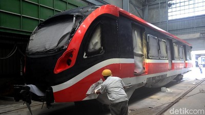 Melihat Proses Pembuatan LRT Jabodebek di Markas INKA (2)