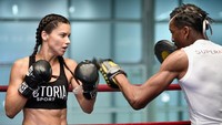 Alasannya karena boxing bagi Adriana dianggap sebagai paket olahraga lengkap. (Foto: Dimitrios Kambouris/Getty Images)