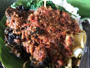 Kenyal Gurih Pecel Keong, Sarapan Ndeso yang Bikin Kangen
