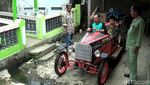 Mobil Antik dari Bahan Bekas