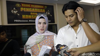 Resmi Cerai, Angel Lelga Setia Temani Fiki Alman di Polres