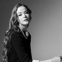 Saya selalu suka mengalami hal-hal dan budaya baru. Saya juga suka bertemu orang baru yang bisa menginspirasi saya. Ketika saya baru berusia 14 tahun, saya bepergian ke Shanghai di mana saya belajar untuk waktu yang singkat. Saya juga pergi ke Uganda dengan organisasi kemanusiaan bernama Hope Denmark, di mana saya mengajar para siswa di sebuah sekolah dalam pelajaran sosial, imbuh Celina. Foto: Instagram @celinariel