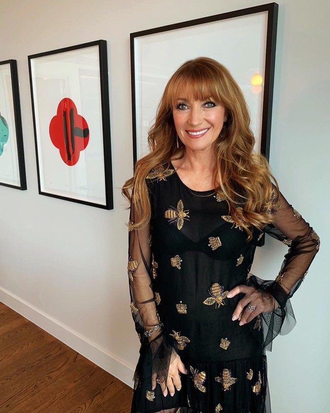 Para aktris yang terpilih menjadi Bond Girl biasanya memang selalu berpenampilan cantik dan seksi. Tentunya termasuk Jane Seymour yang bahkan masih memesona di usianya yang ke-68 tahun ini.  Foto: Instagram @janeseymour