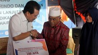 Perum Jamkrindo memberikan pembangunan ruang kelas kepada Madrasah Ibtidaiyah Al Khairaat Pengawu sebagai bantuan berkelanjutan Perum Jamkrindo di Palu-Donggala yang bersinergi dengan Asosiasi Perusahaan Penjaminan Indonesia (Asippindo) dan Persatuan Istri Karyawan (PIKA) Perum Jamkrindo, serta Kowajasa Group. Foto: dok. Jamkrindo