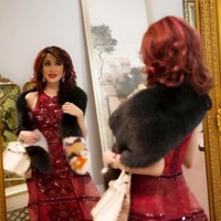 Dokter cantik yang dikenal akan gaya mewahnya adalah dr. Sonia Wibisono. Wanita lulusan Fakultas Kedokteran Universitas Indonesia ini bukan hanya dikenal sebagai dokter, tapi juga presenter dan sosialita. Dan ini salah satu gaya mewah dr. Sonia saat menenteng tas Hermes Niloticus Himalayan Crocodile yang harganya bisa mencapai miliaran rupiah. (Foto: Instagram)