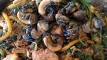 Kenyal Gurih Pecel Keong, Sarapan Ndeso yang Bikin Kangen