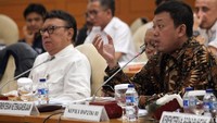 Kepala BNP2TKI Nusron Wahid turut hadir dan memberikan pandangannya terkait perlindungan bagi para pekerja migran dalam rapat bersama DPR.