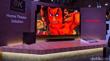 Sharp pun tidak ketinggalan merilis TV 8K. Foto: Adi Fida Rahman/detikINET