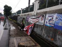 Gara-gara Baliho Caleg Hampir Roboh, Perjalanan KRL Sempat Terganggu