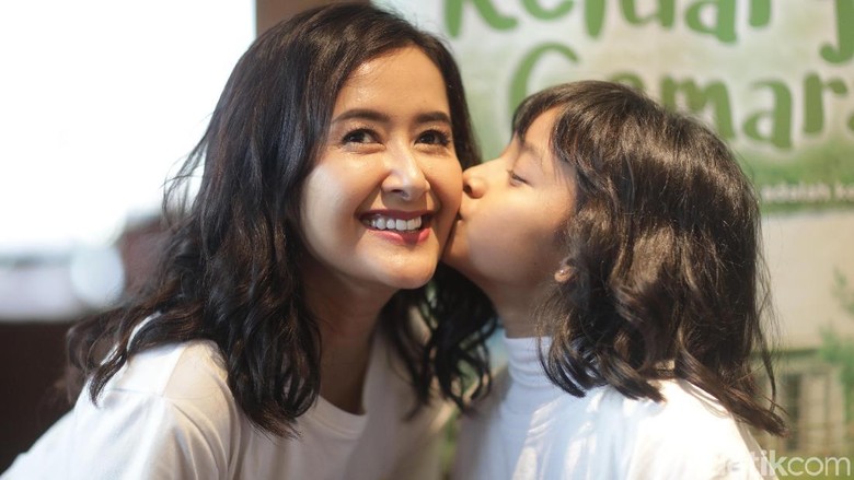 Pelajaran Berharga Film Keluarga Cemara bagi Widi & Widuri/ Foto: Didik Dwi Haryanto Pelajaran Berharga Film Keluarga Cemara bagi Widi & Widuri/ Foto: Didik Dwi Haryanto