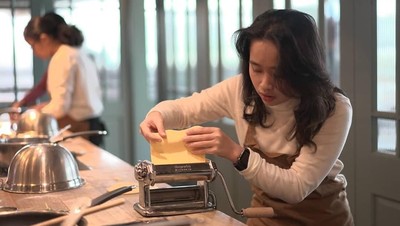 Berlibur ke Eropa, Gritte Agatha Belajar Buat Pasta hingga Afternoon Tea