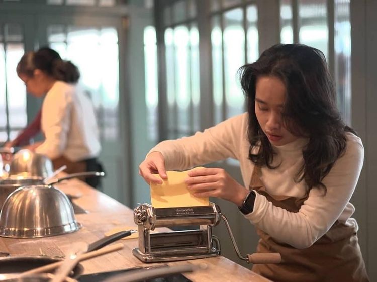 Berlibur ke Eropa, Gritte Agatha Belajar Buat Pasta hingga Afternoon Tea