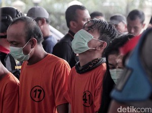 Elegi Aris Idol: Pengamen, Idola, Tersangka