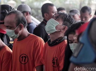 Rasa Penyesalan Aris Idol Setelah Berbaju Tahanan