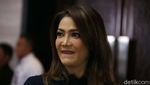 Pesona Ira Koesno Kawal Debat Capres Perdana