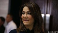 Meski telah berusia 50 tahun, mantan presenter Liputan6 itu masih terlihat cantik.