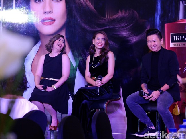 Kehadiran Pevita sekaligus menjadi duta rangkaian sampo Tresemme terbaru. Senang banget, its such an honour, excited, karena Tresemme ini adalah brand yang sudah dikenal dunia, ujarnya. Foto: Alissa Safera/Wolipop