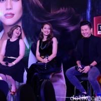 Kehadiran Pevita sekaligus menjadi duta rangkaian sampo Tresemme terbaru. Senang banget, its such an honour, excited, karena Tresemme ini adalah brand yang sudah dikenal dunia, ujarnya. Foto: Alissa Safera/Wolipop