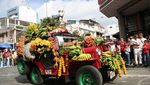 Serunya Lihat Deretan Jeep Bermuatan Sayur dan Buah di Festival Yipao