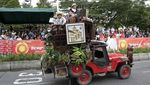 Serunya Lihat Deretan Jeep Bermuatan Sayur dan Buah di Festival Yipao