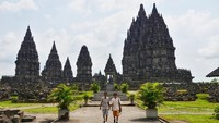 Bangunan candi nan megah serta Cerita Roro Jonggrang yang melegenda, menjadikan candi ini sebagai salah satu destinasi favorit wisatawan bila liburan ke Yogyakarta. (Satria Nandha/detikTravel)