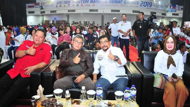Pendukung Jokowi dan TKD Jatim Padati Nobar Debat Capres