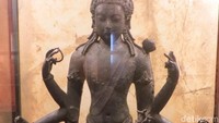 Patung Avalokitesvara yang menjadi Artefak Warisan Kebangsaan Malaysia. Patung perunggu ini ditemukan di Perak tahun 1936 diduga dari abad ke 7-12 masehi (Fitraya/detikTravel)  